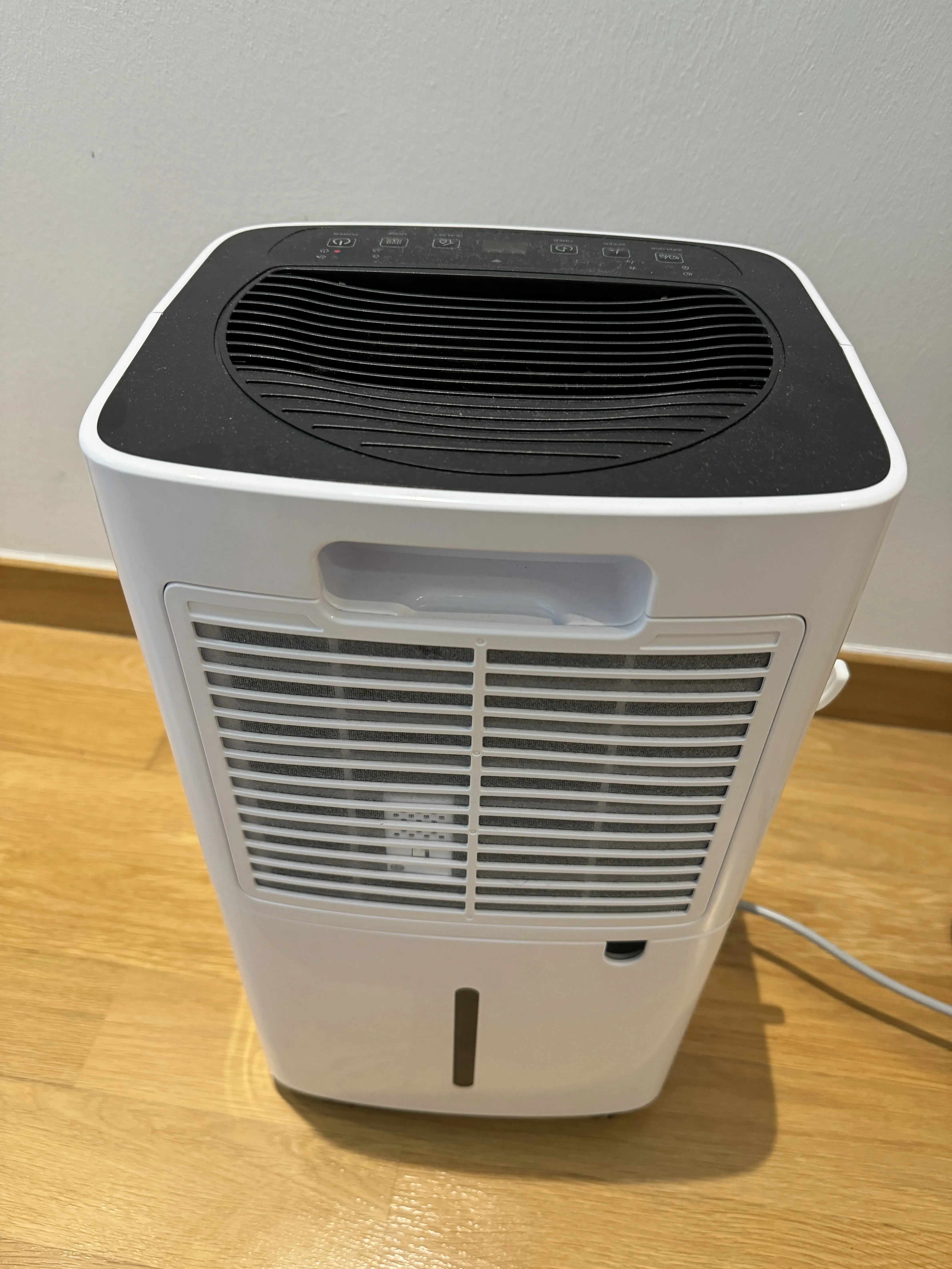 This 2-in-1 dehumidifier, air purifier has local singapore warranty too, which is why we chose it. <br>