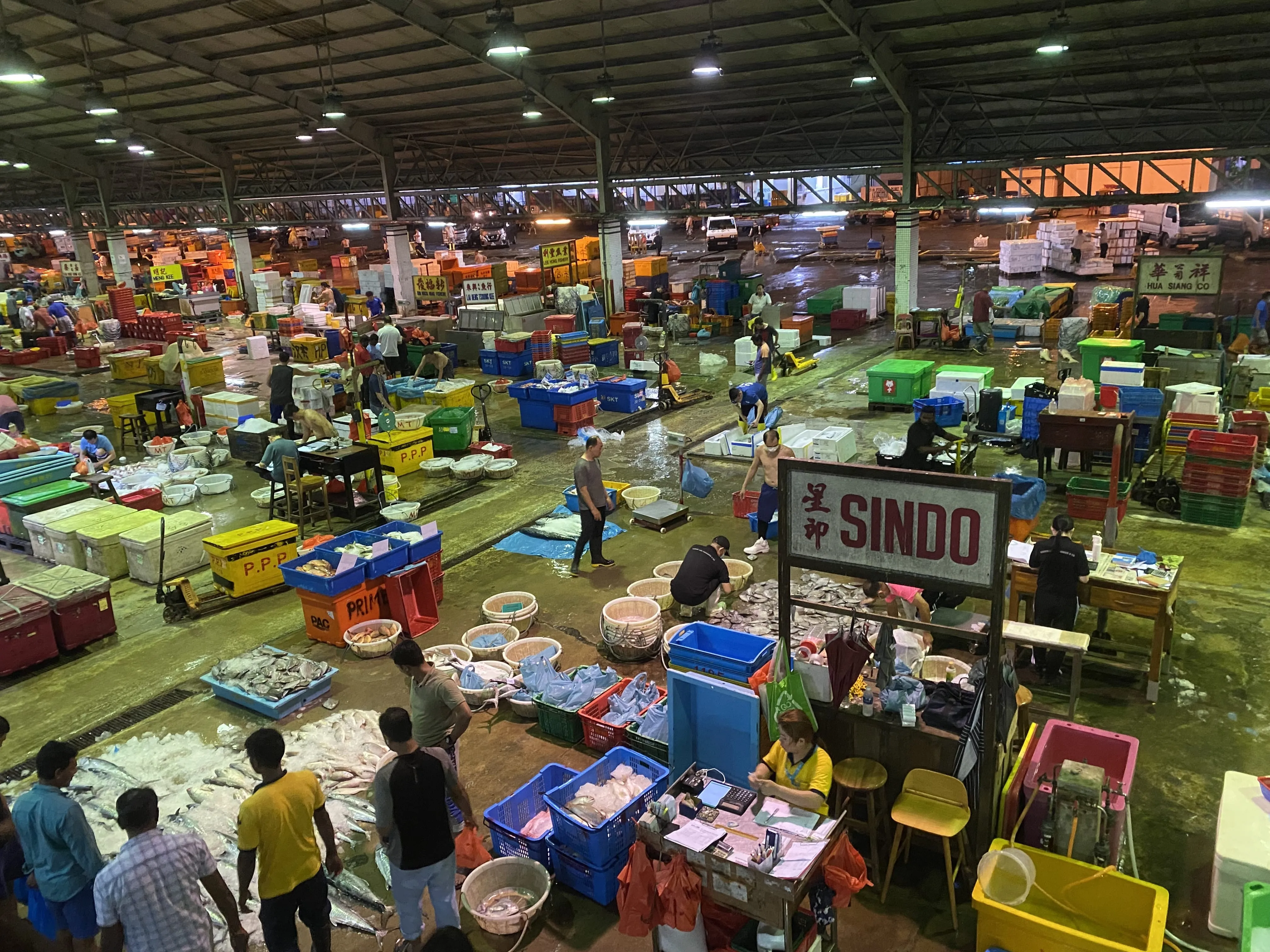 Vendors of Jurong Fishery port actively running the auction